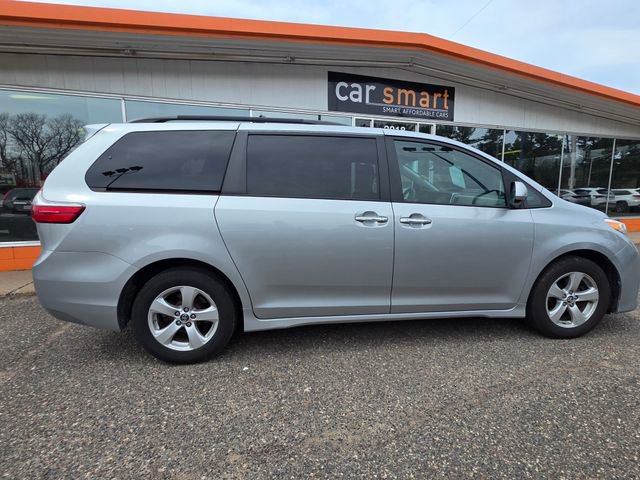 Used 2020 Toyota Sienna LE w/ LE Preferred Package FWD image 8