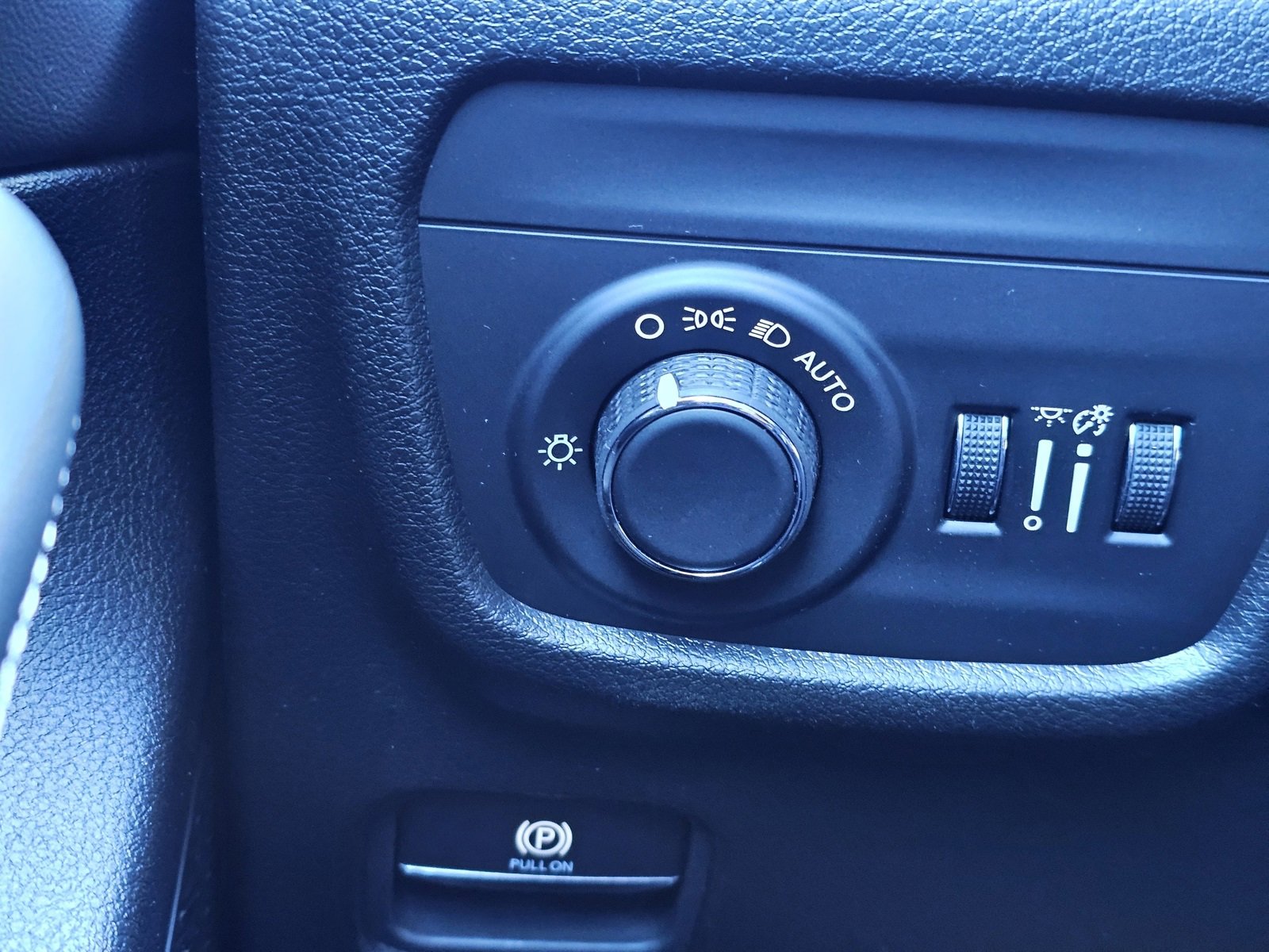 New 2025 Jeep Grand Cherokee L Laredo image 17