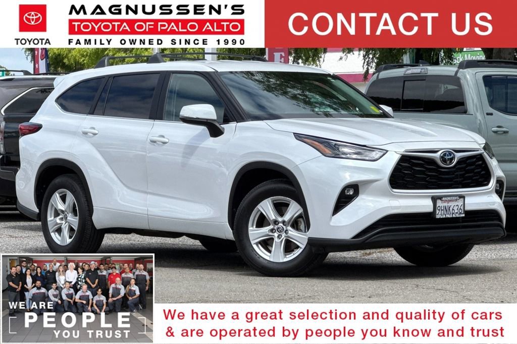 Used 2023 Toyota Highlander LE FWD image 1