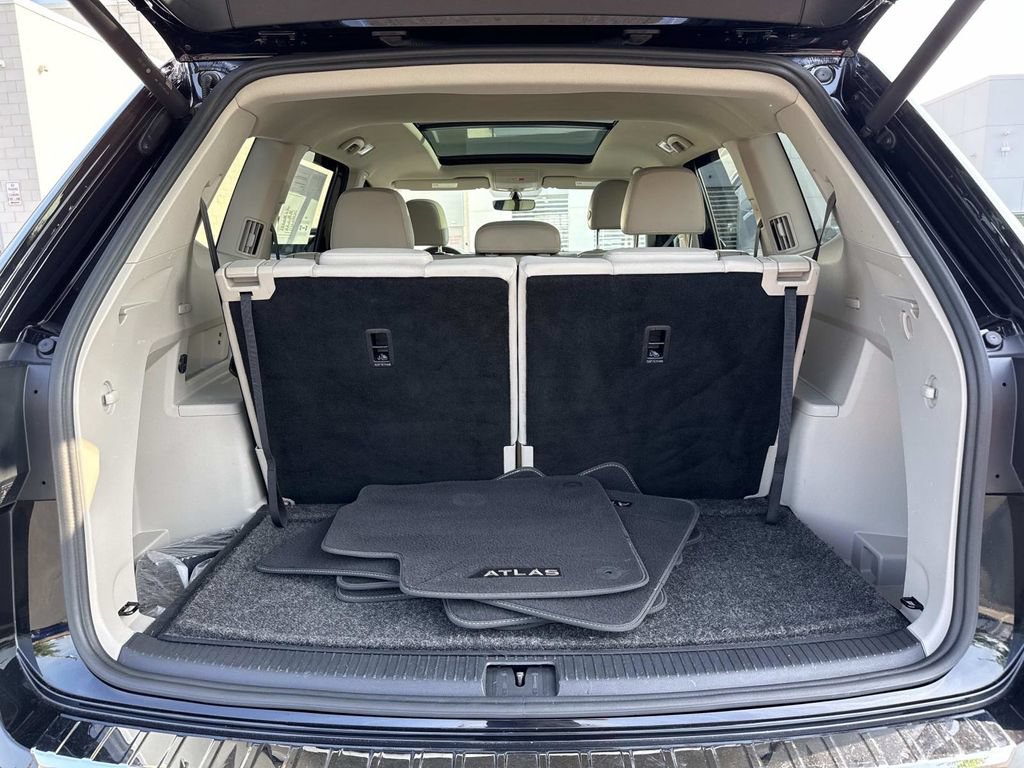 Used 2023 Volkswagen Atlas SE w/ Panoramic Sunroof Package AWD/4WD image 12