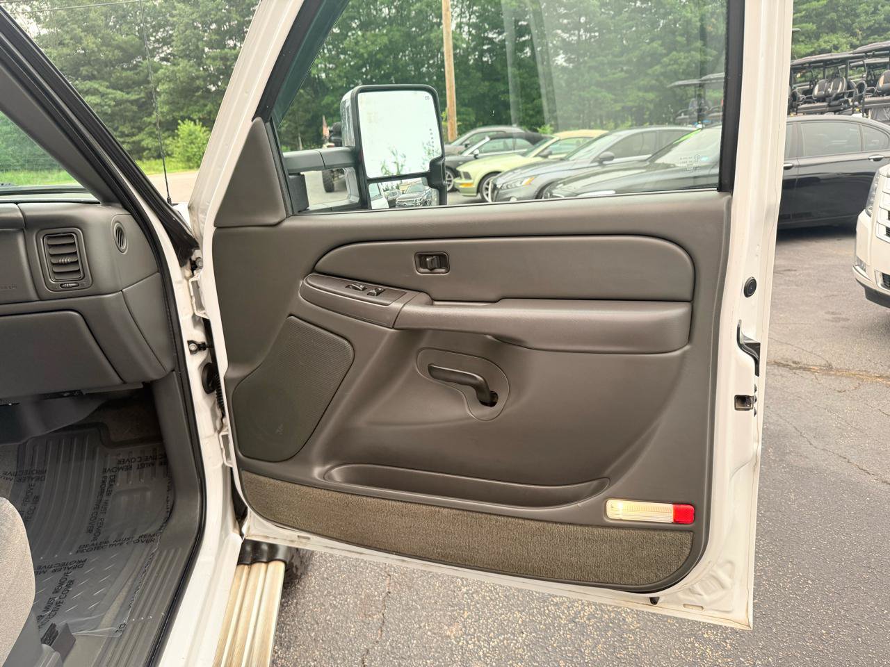 Used 2004 Chevrolet Silverado 2500 LS w/ Skid Plate Package AWD/4WD image 40