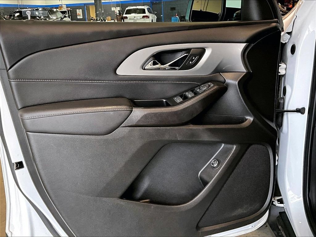 Used 2023 Chevrolet Traverse LT w/ LPO, Floor Liner Package AWD/4WD image 9