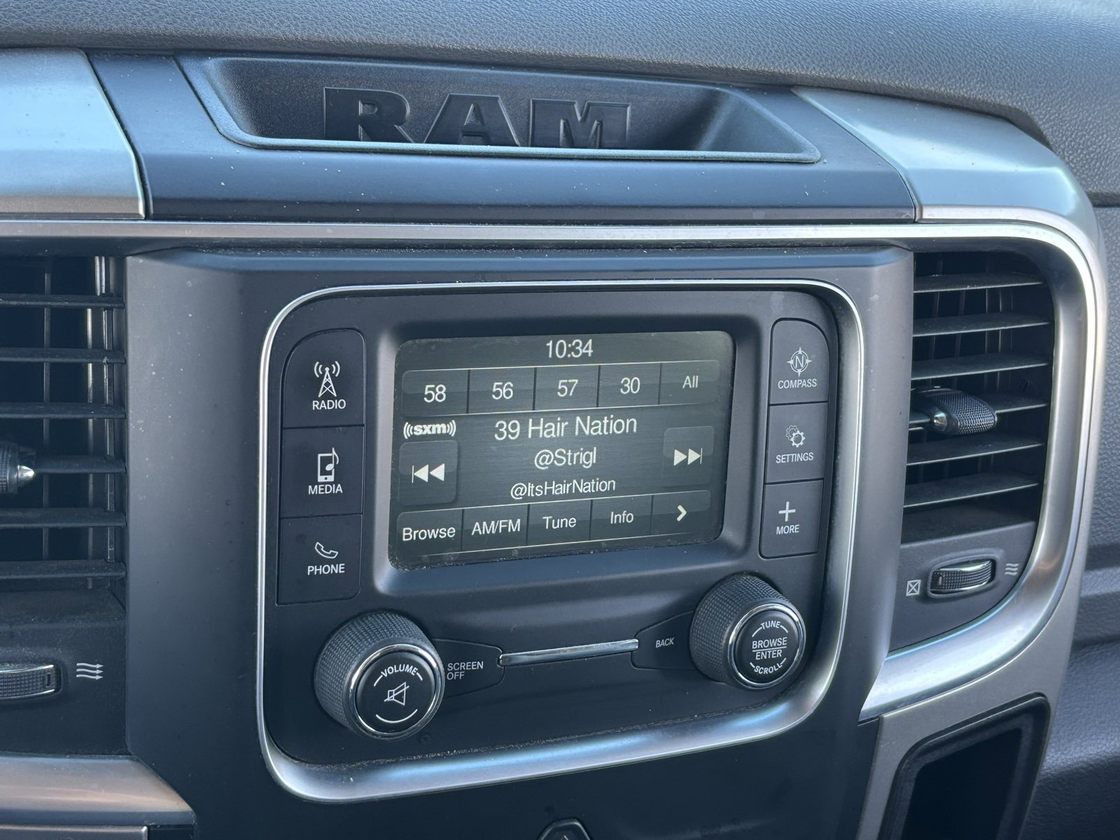 Used 2018 RAM 1500 Classic SLT image 20