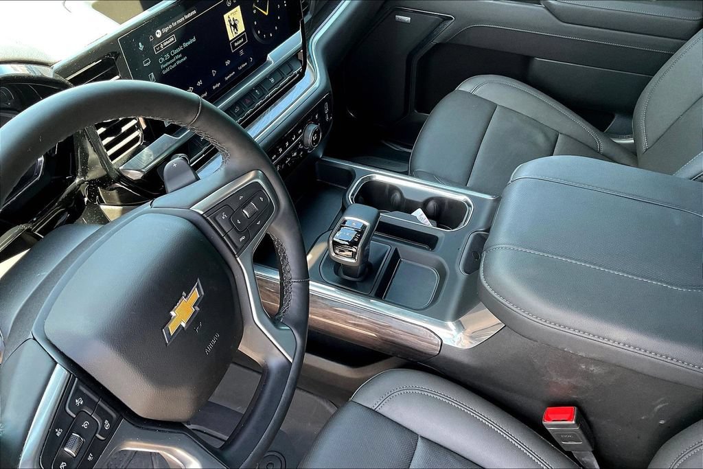 Used 2025 Chevrolet Silverado 1500 LTZ AWD/4WD image 9