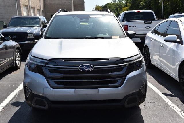 Used 2025 Subaru Forester Limited AWD/4WD image 3