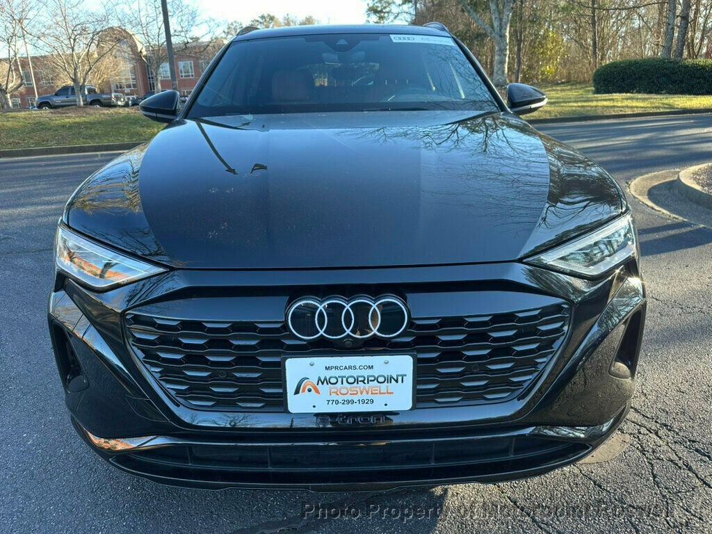 Used 2024 Audi Q8 e-tron Premium image 3