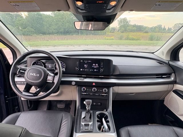 New 2024 Kia Carnival LX FWD image 12