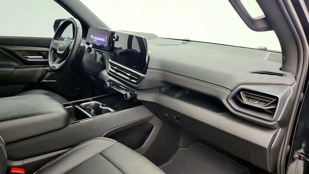 Used 2025 Chevrolet Silverado EV LT image 23