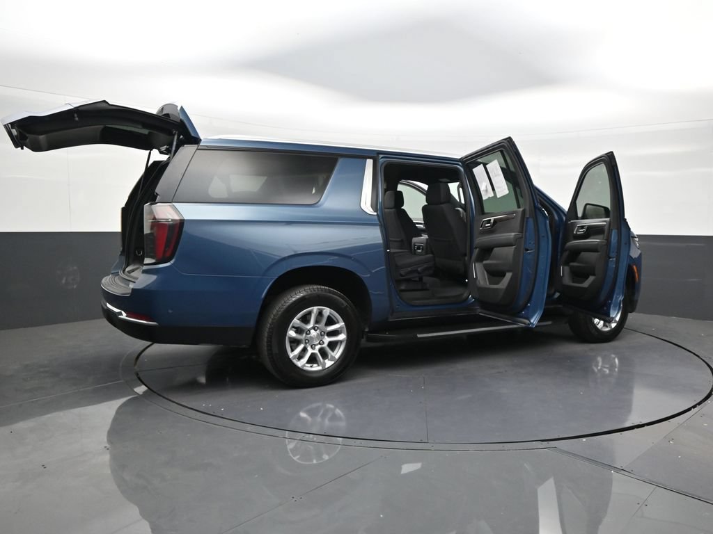Used 2025 Chevrolet Suburban LS RWD image 30