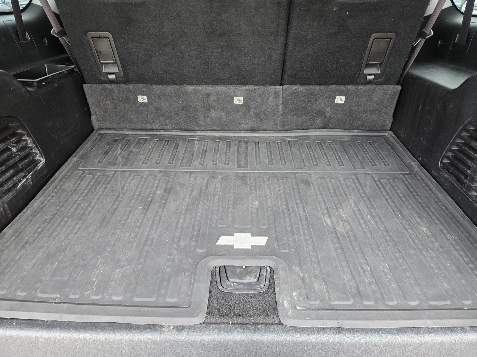 Used 2016 Chevrolet Suburban LS w/ Enhanced Driver Alert Package RWD image 34