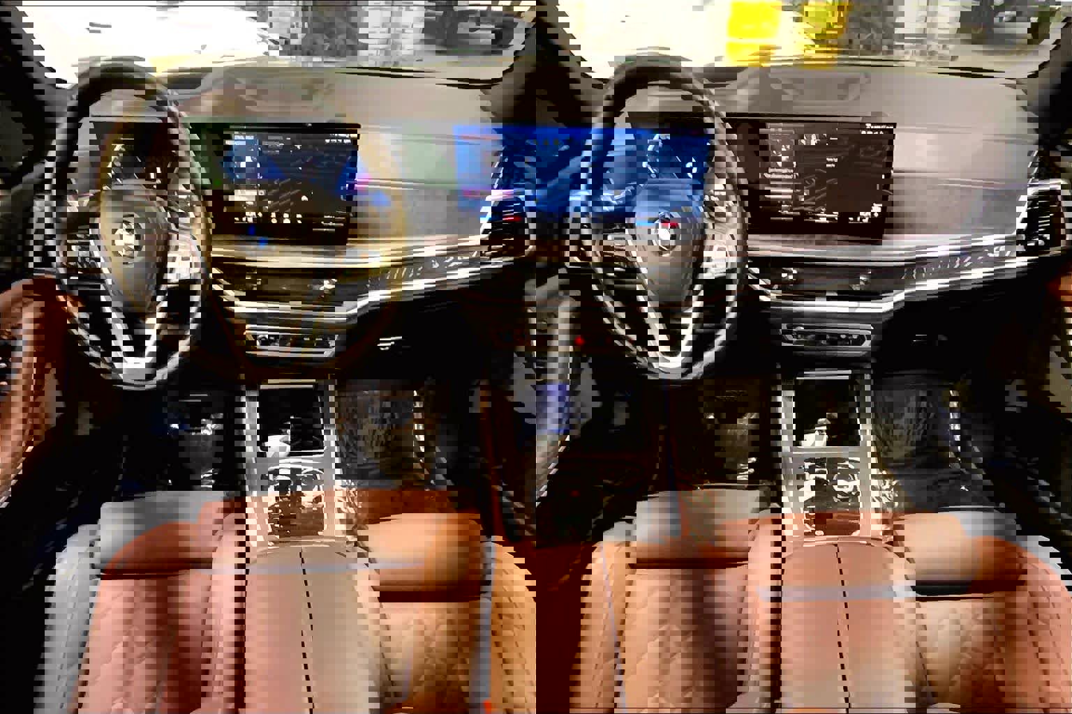 Used 2024 BMW X5 xDrive40i w/ Premium Package image 16