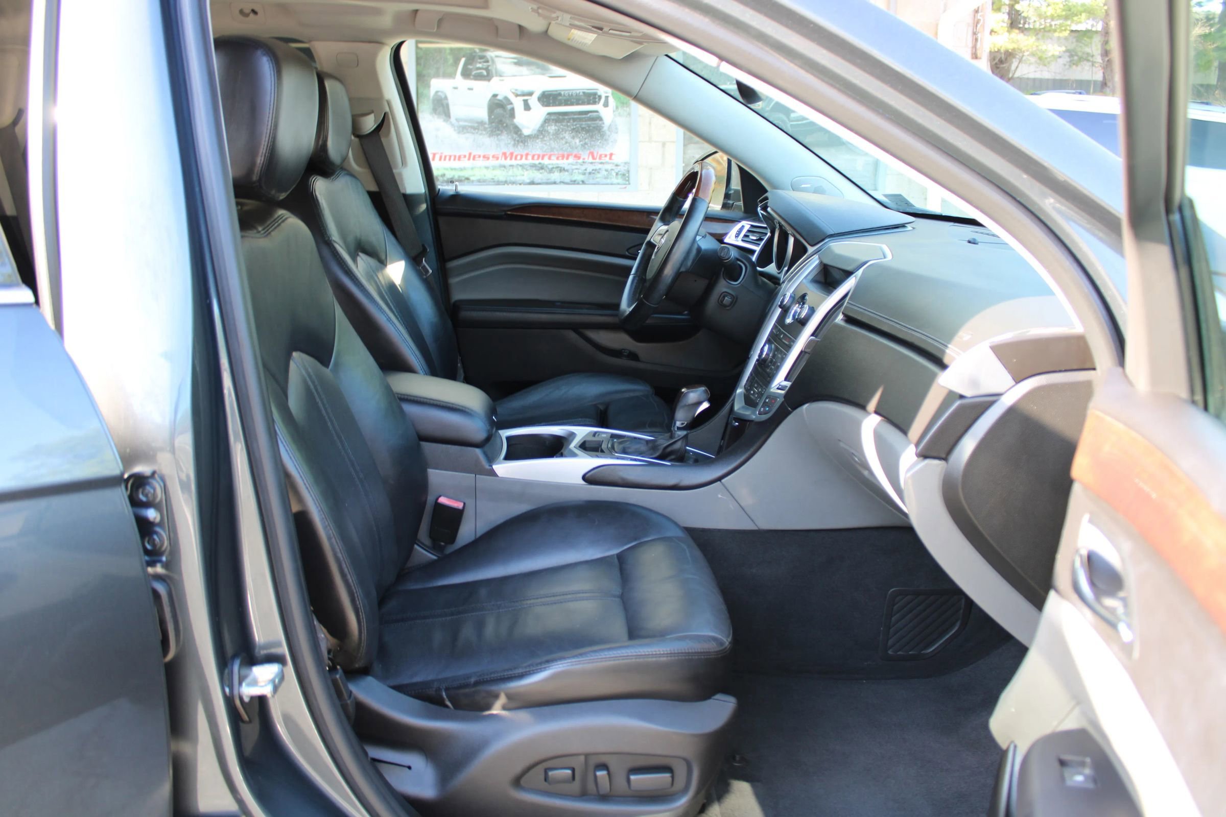 Used 2010 Cadillac SRX Premium FWD image 16