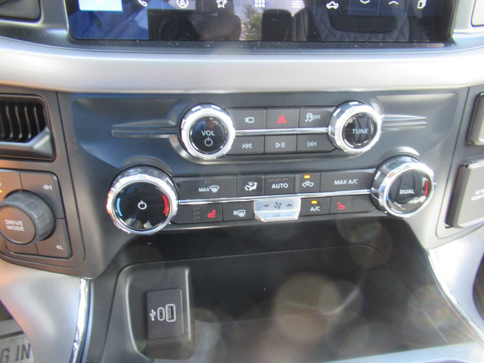 New 2025 Ford F150 XLT w/ Equipment Group 302A MID image 26