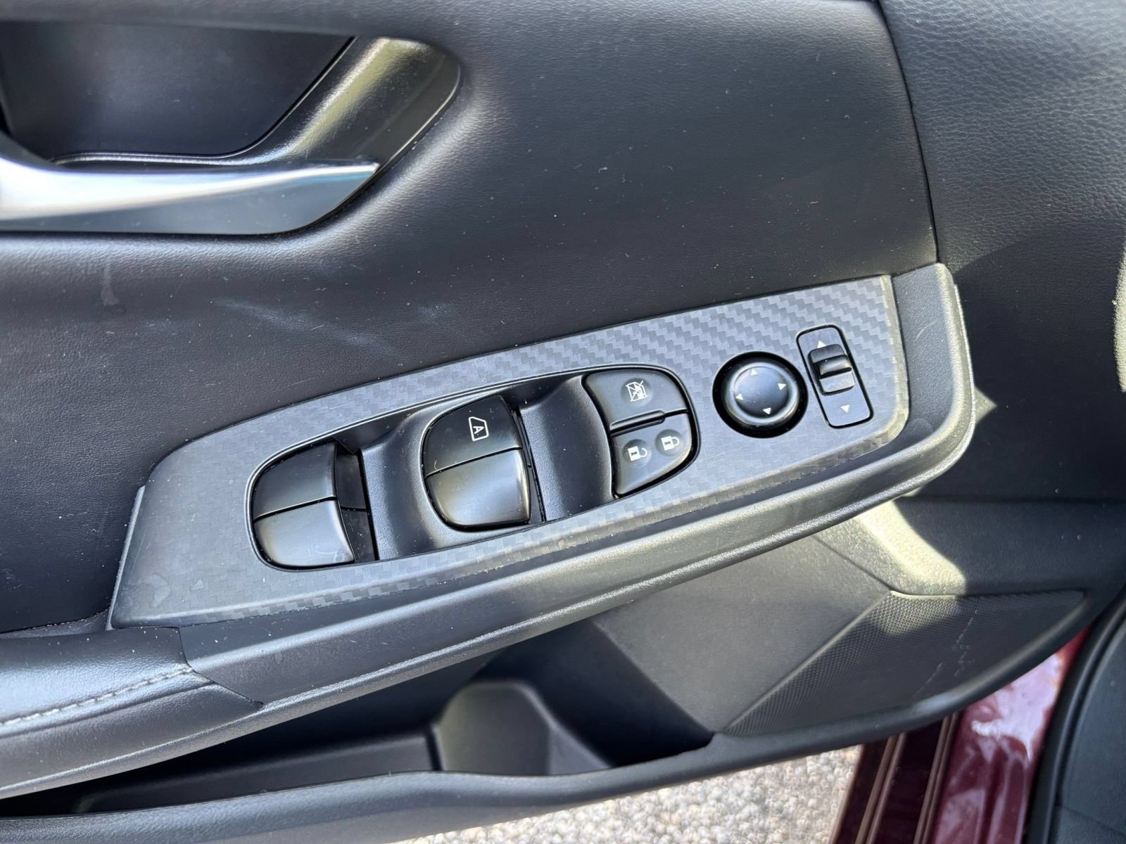 Used 2025 Nissan Sentra SV FWD image 18