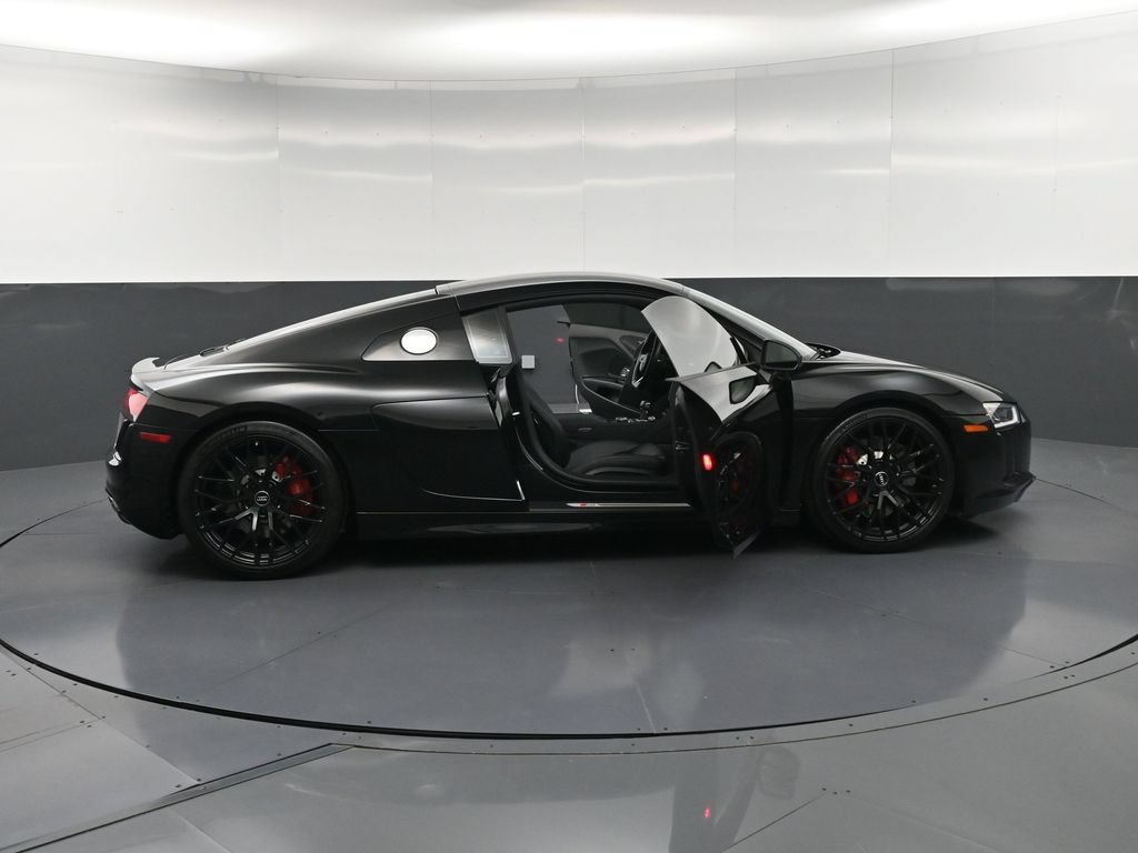 Used 2018 Audi R8 V10 w/ 20" Wheel Package RWD image 31