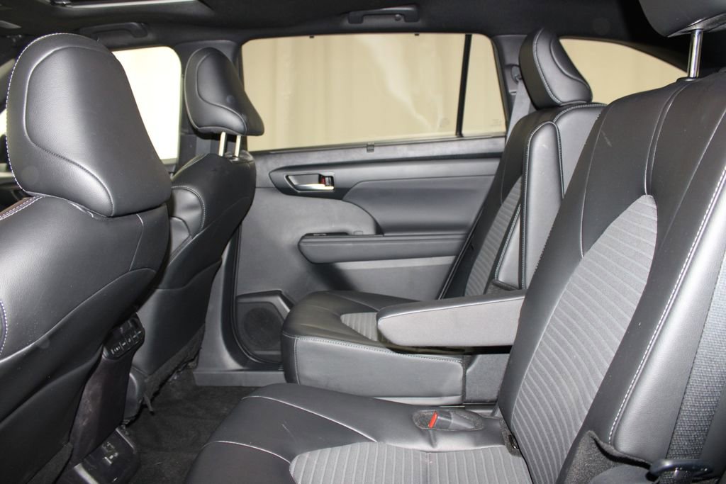 Used 2025 Toyota Highlander XSE image 21