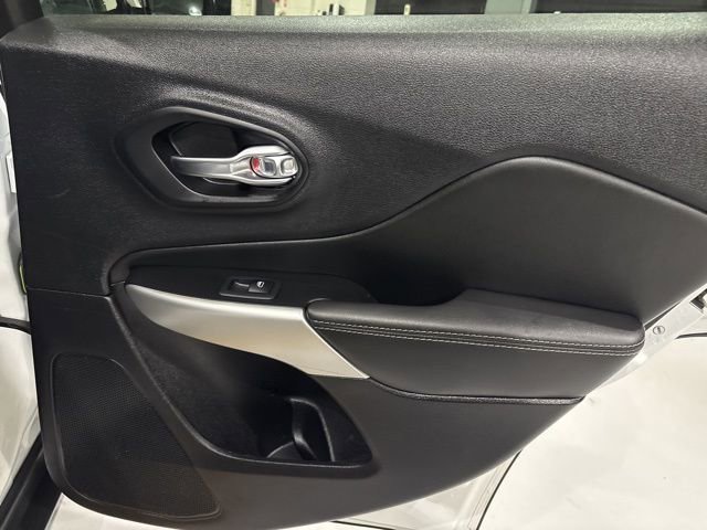 Used 2022 Jeep Cherokee Latitude w/ Sun & Sound Group image 33