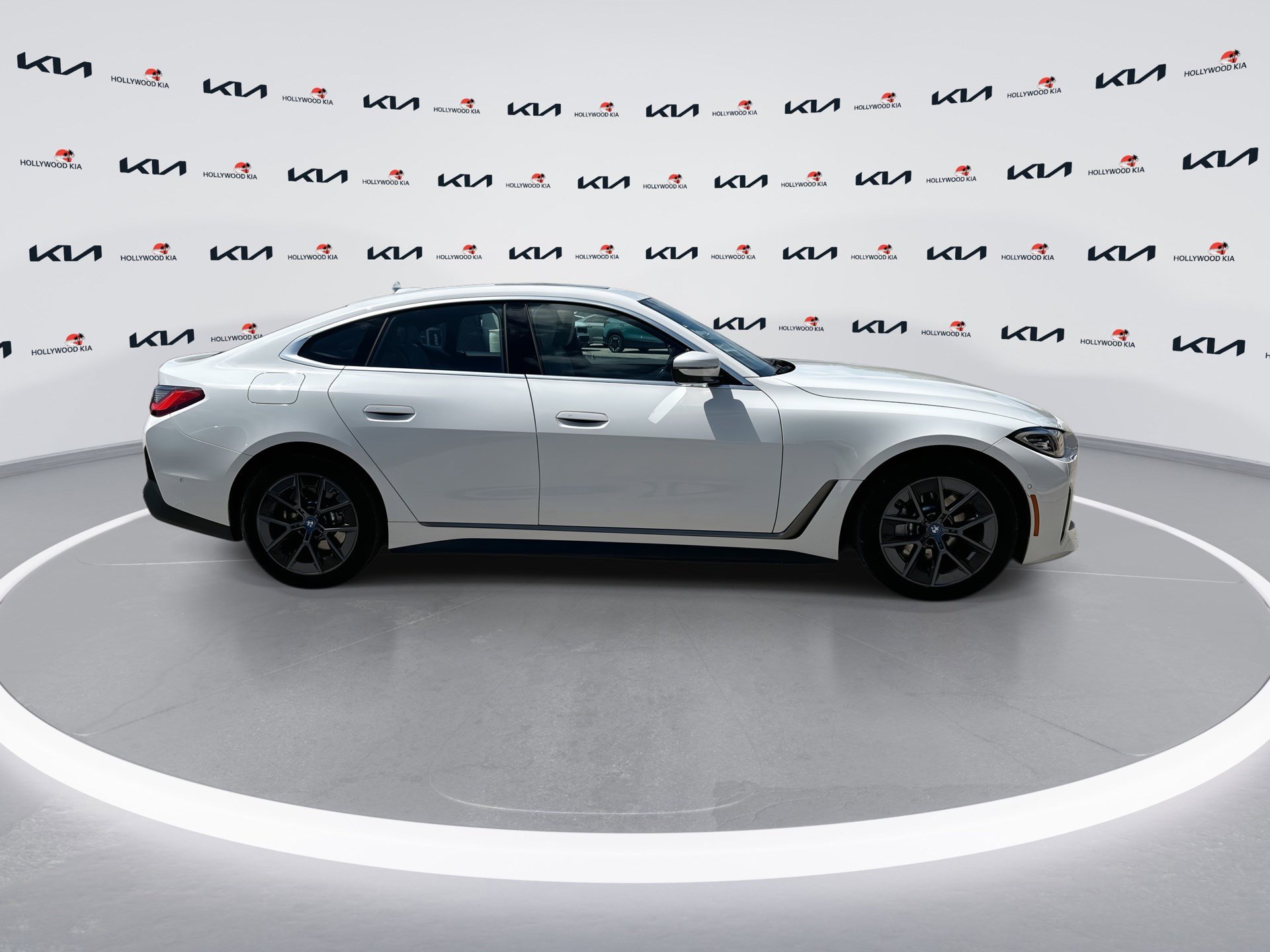 Used 2024 BMW i4 xDrive40i image 9