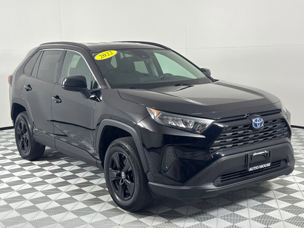 Used 2022 Toyota RAV4 LE image 3