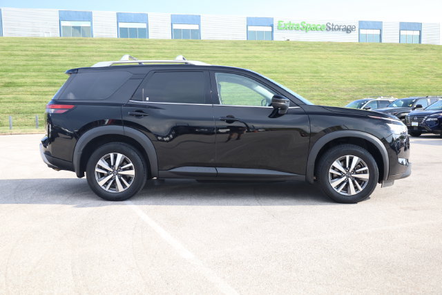 Used 2024 Nissan Pathfinder SL AWD/4WD image 4