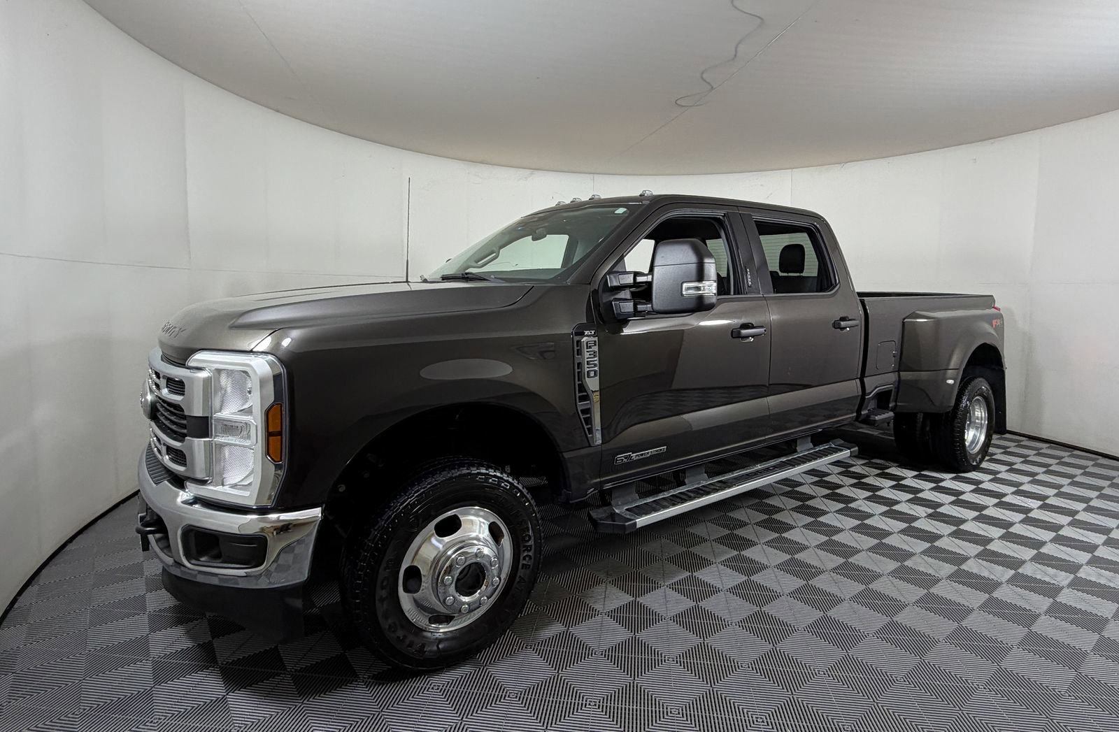 Used 2024 Ford F350 XLT w/ FX4 Off-Road Package AWD/4WD image 2