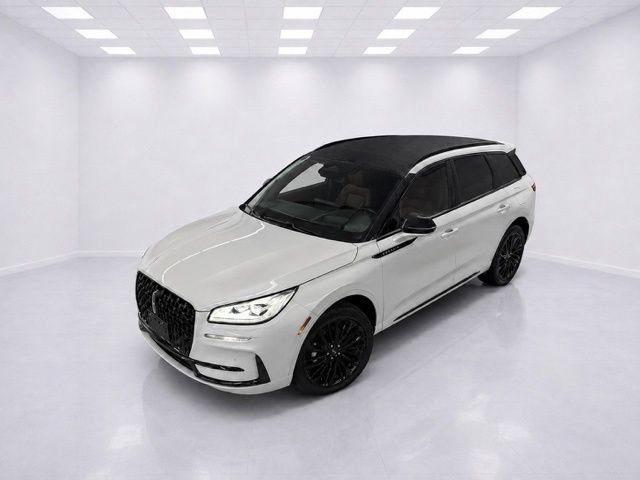 Used 2025 Lincoln Corsair Reserve w/ Equipment Group 202A AWD/4WD image 4