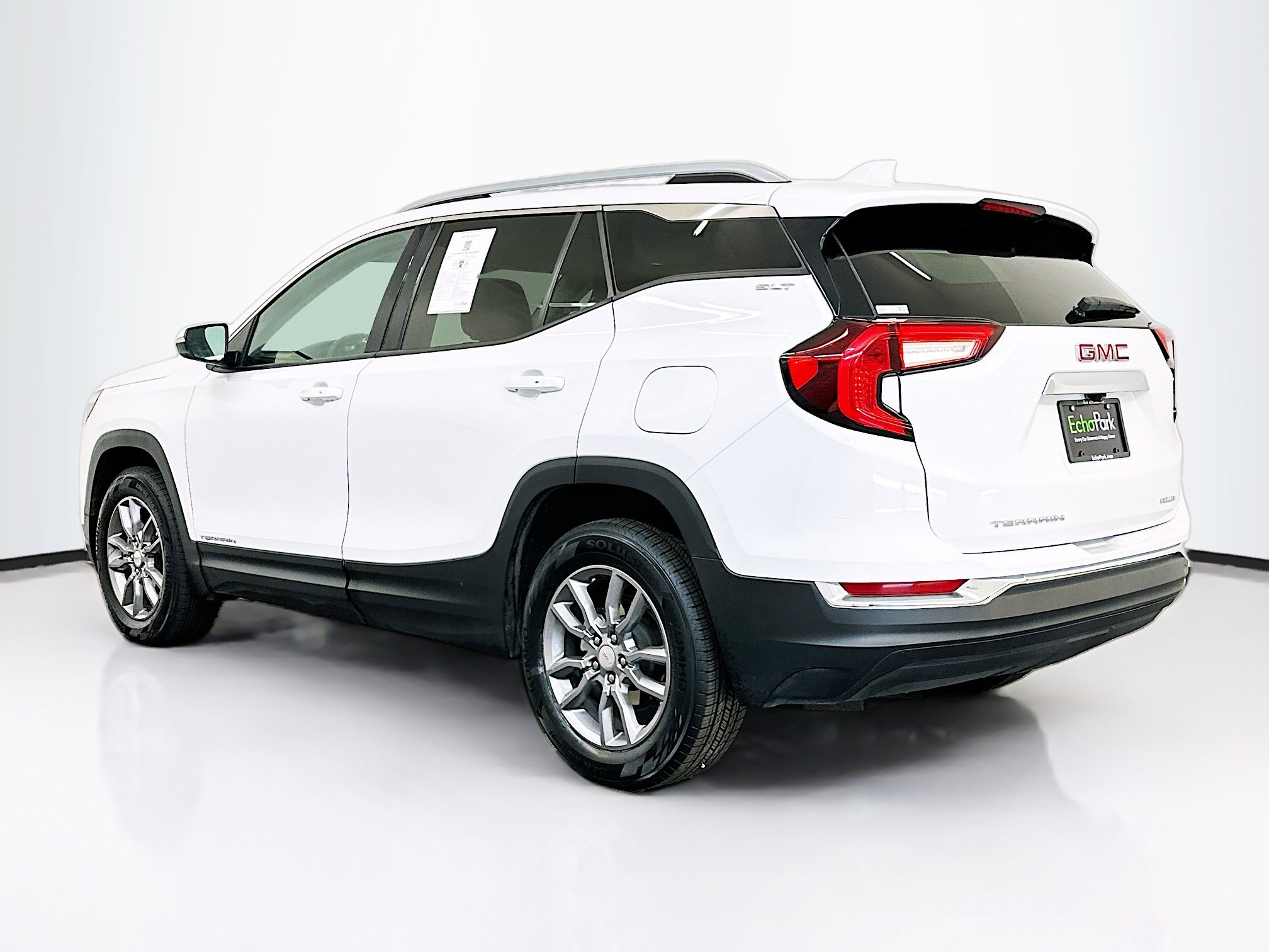 Used 2024 GMC Terrain SLT image 5