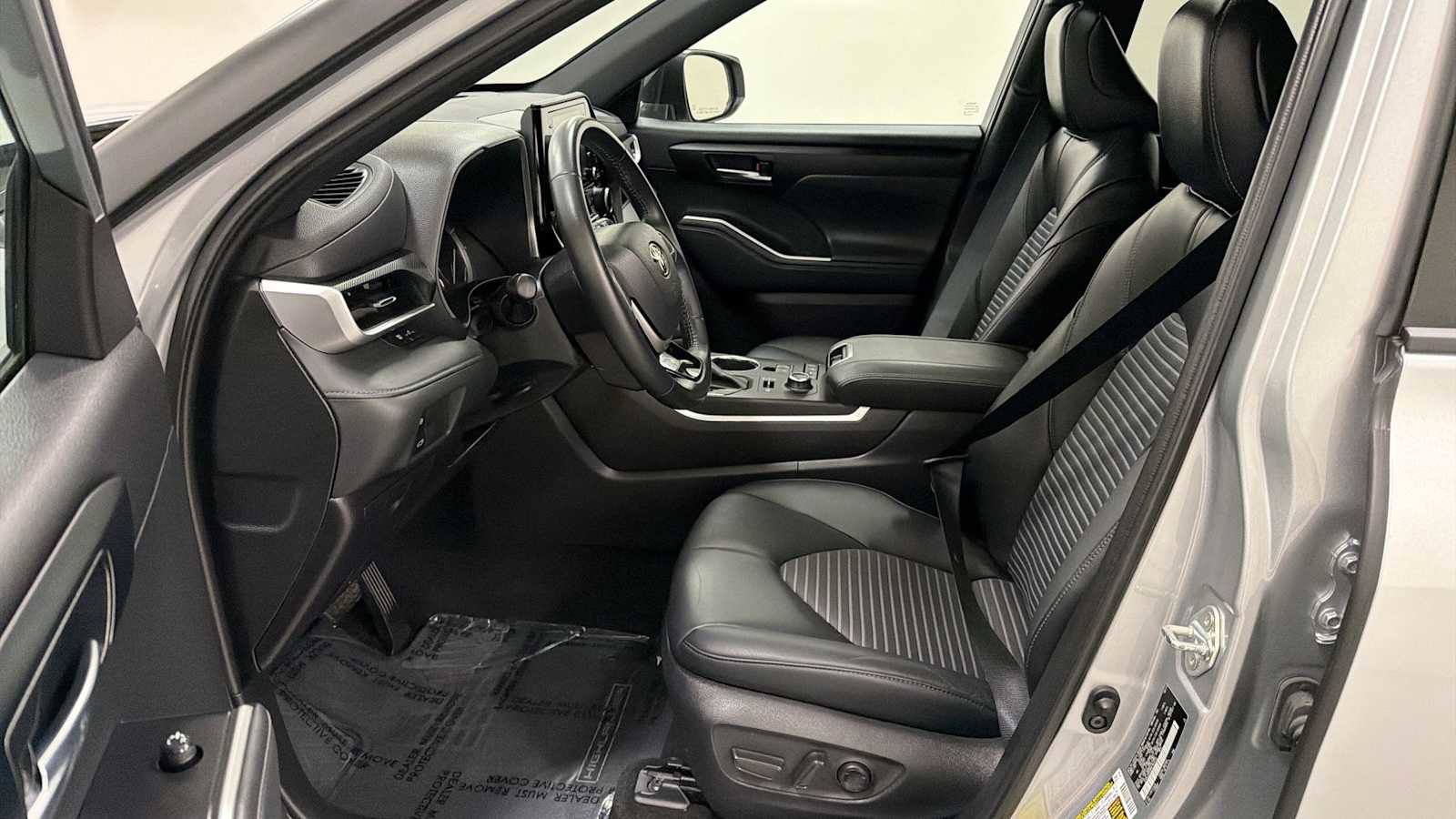 Used 2022 Toyota Highlander XSE image 13