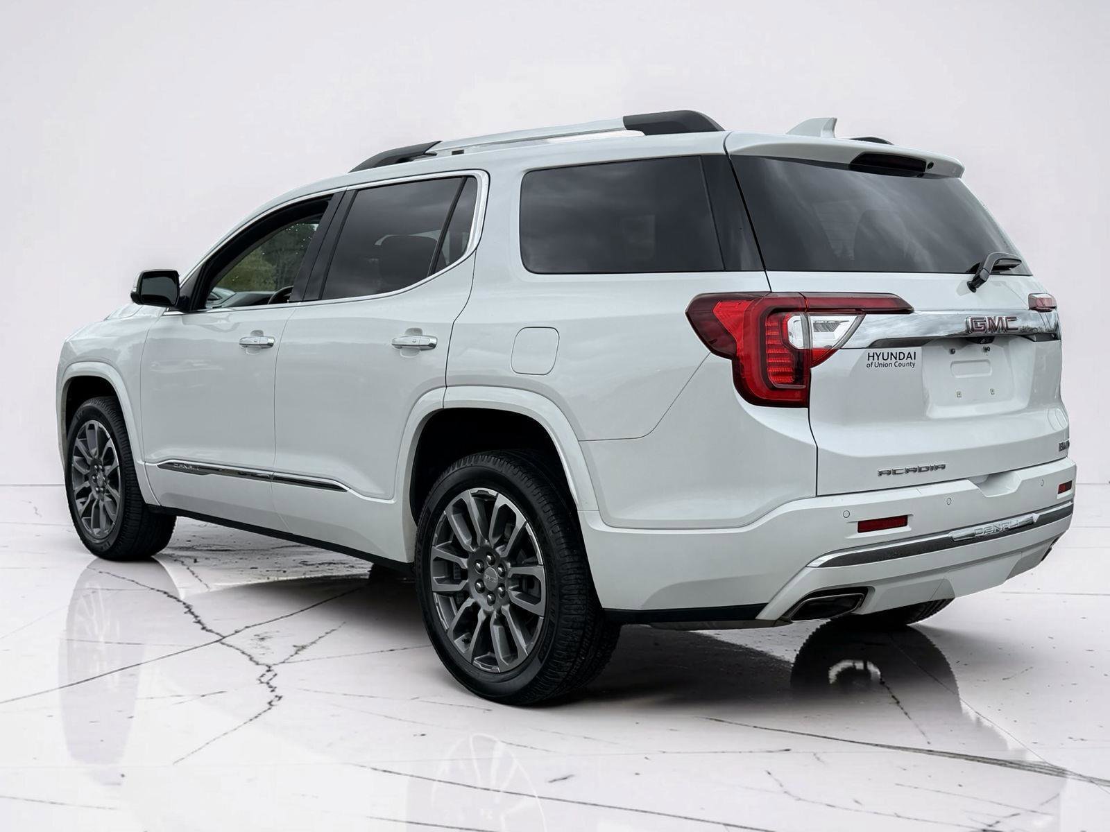 Used 2022 GMC Acadia Denali w/ Denali Technology Package image 3