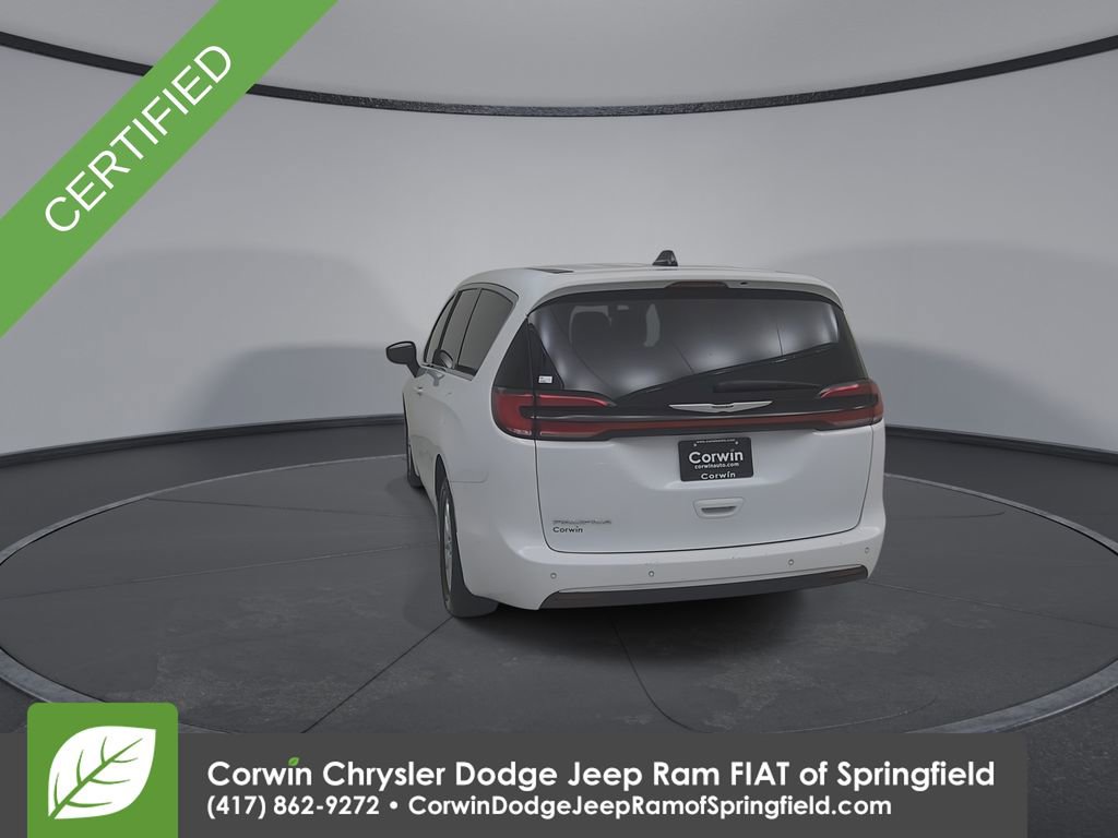 Certified 2023 Chrysler Pacifica Touring-L image 12