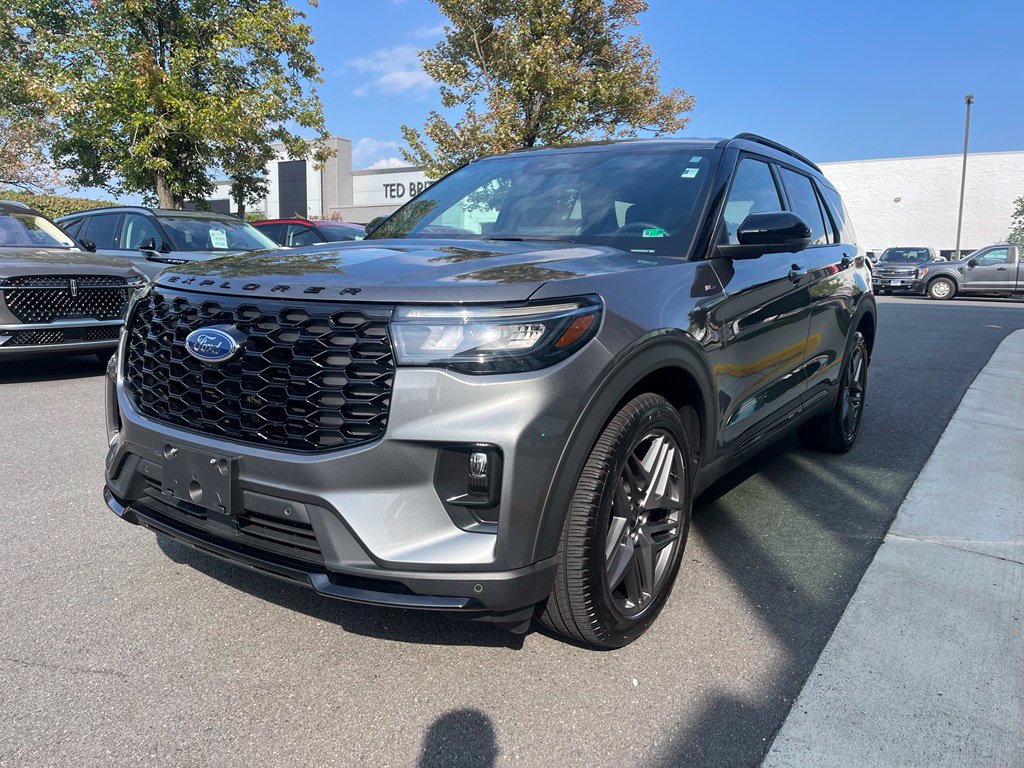 Certified 2025 Ford Explorer ST-Line w/ ST-Line Street Pack AWD/4WD image 3