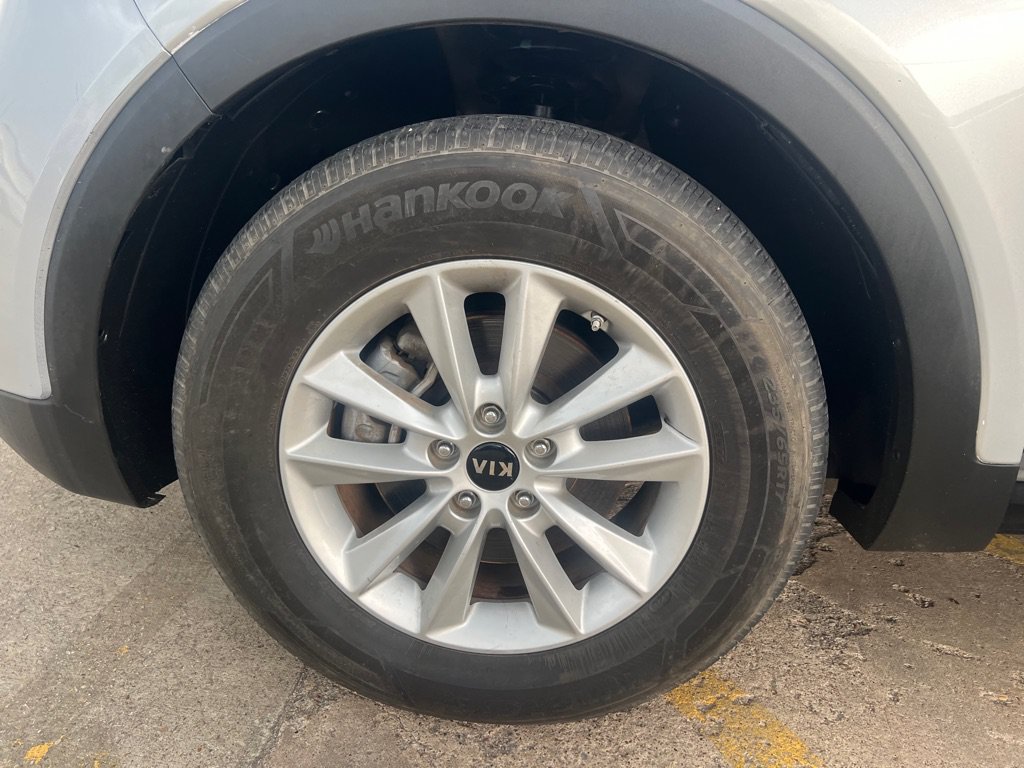 Used 2020 Kia Sorento L FWD image 20