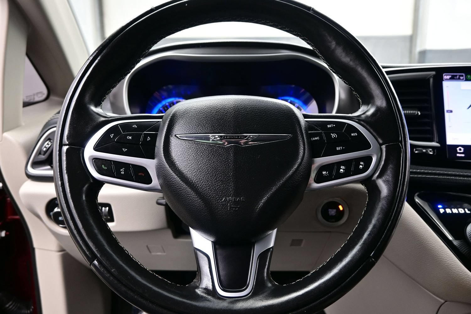 Used 2022 Chrysler Pacifica Touring-L AWD/4WD image 27