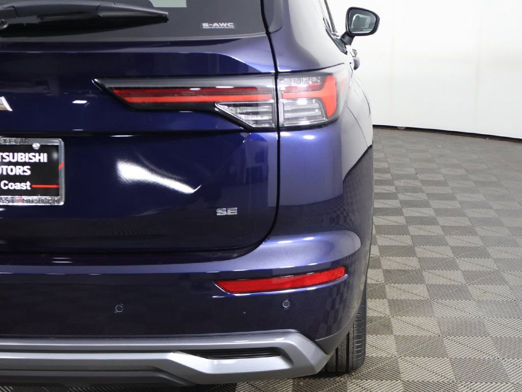 New 2025 Mitsubishi Outlander SE image 18