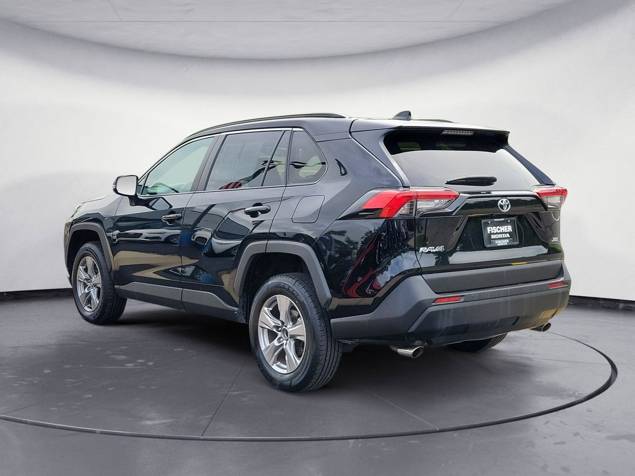 Used 2025 Toyota RAV4 XLE FWD image 4