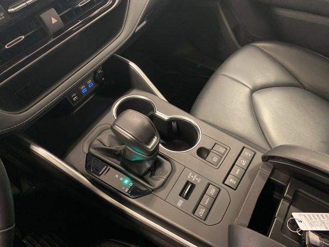 Used 2022 Toyota Highlander XLE image 12