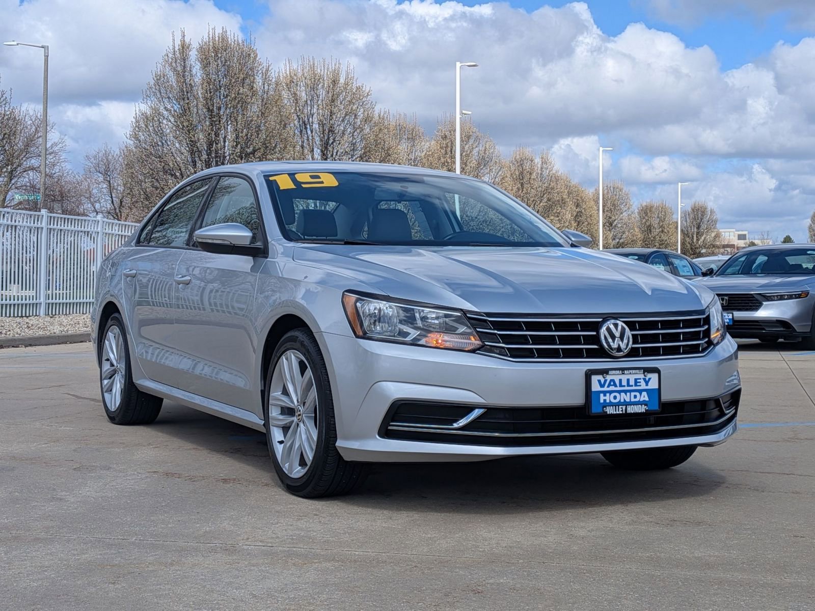 Used 2019 Volkswagen Passat 2.0T Wolfsburg w/ Wheels & Sunroof Package image 4