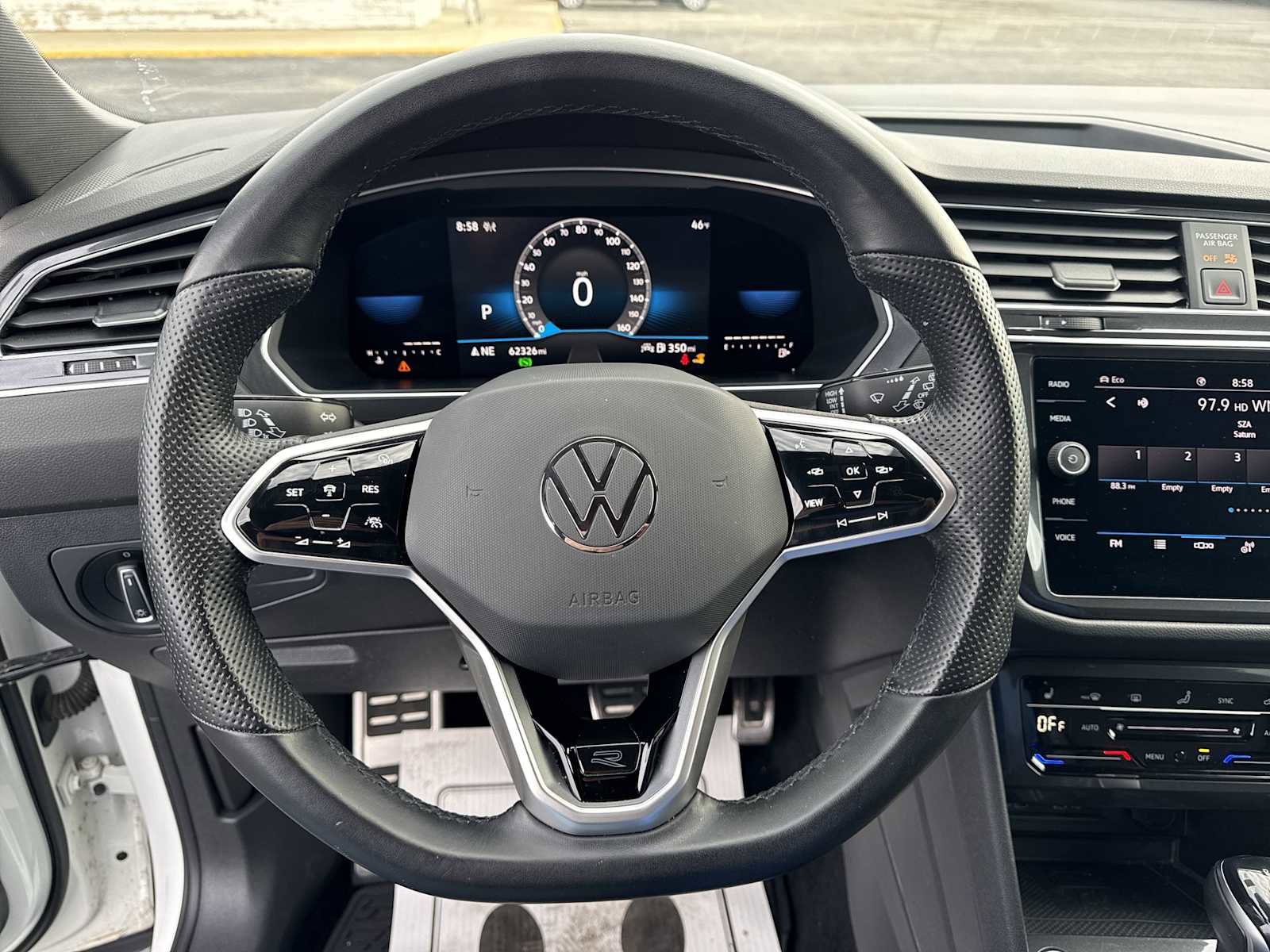 Used 2022 Volkswagen Tiguan SE R-Line AWD/4WD image 11
