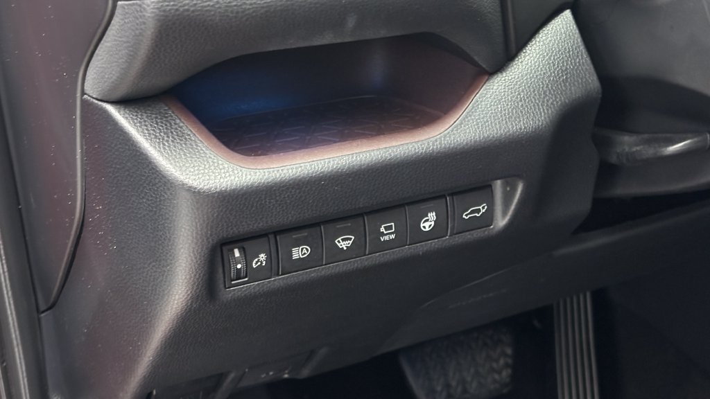 Used 2019 Toyota RAV4 Limited w/ Advanced Technology Package AWD/4WD image 18