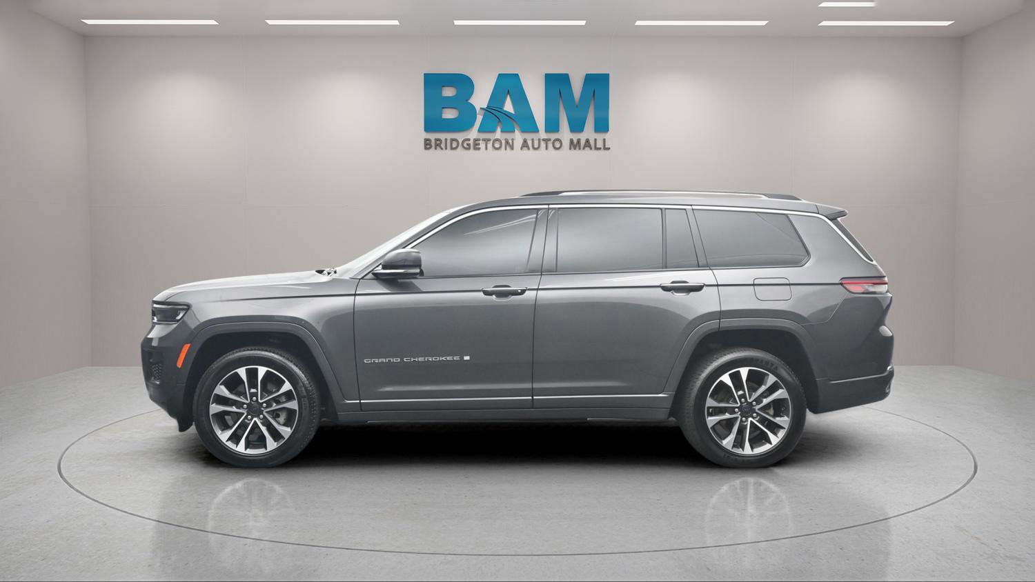 Used 2021 Jeep Grand Cherokee L Overland w/ Luxury Tech Group IV image 3