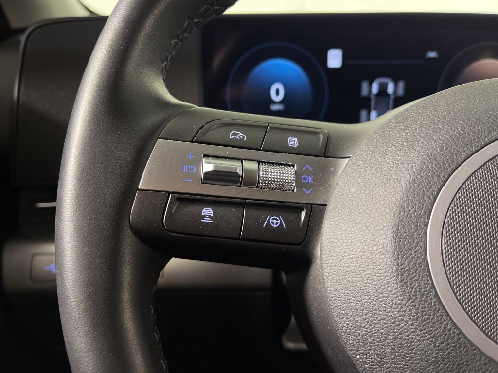 Certified 2025 Hyundai Kona SEL AWD/4WD image 29
