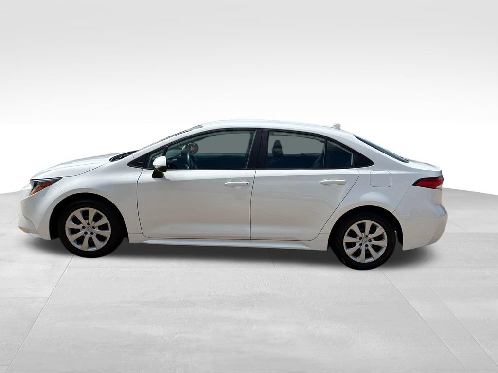 Used 2024 Toyota Corolla LE FWD image 2