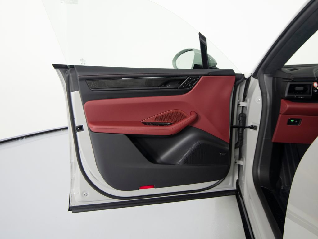 New 2026 Porsche Macan Turbo Electric image 18