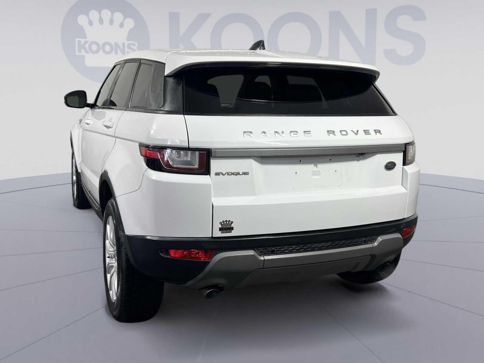 Used 2017 Land Rover Range Rover Evoque SE image 4