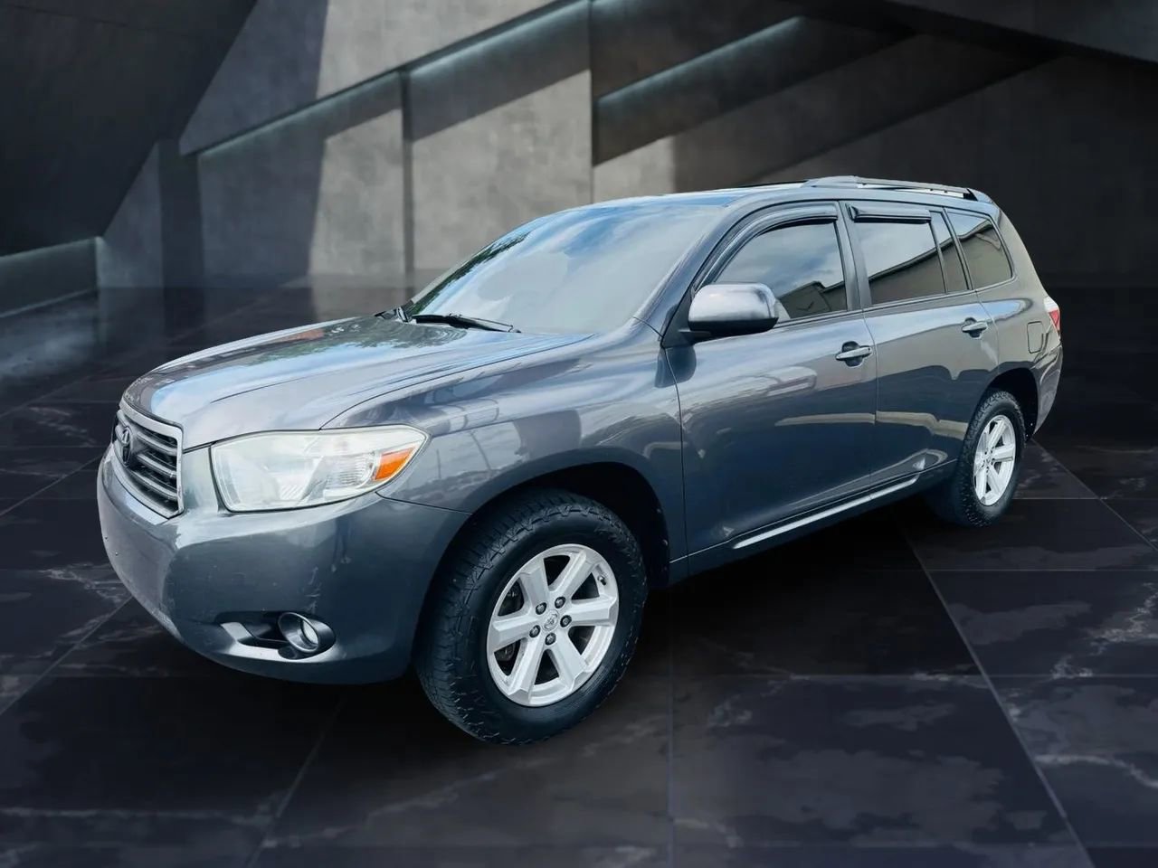 Used 2010 Toyota Highlander SE image 2