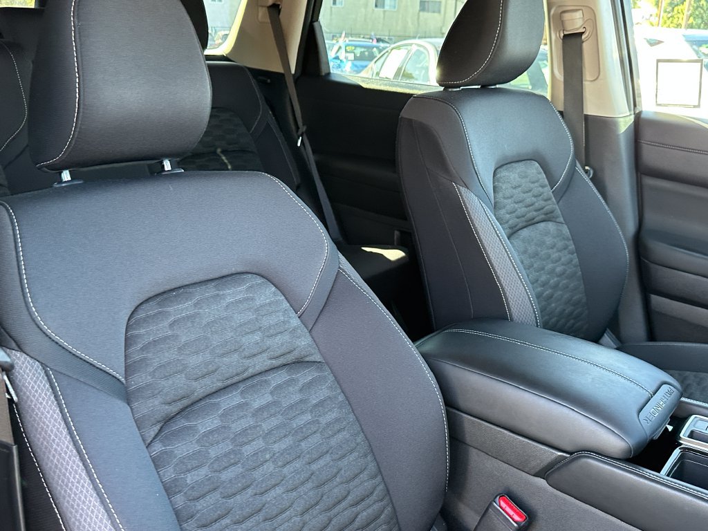 Used 2022 Nissan Pathfinder SV FWD image 17