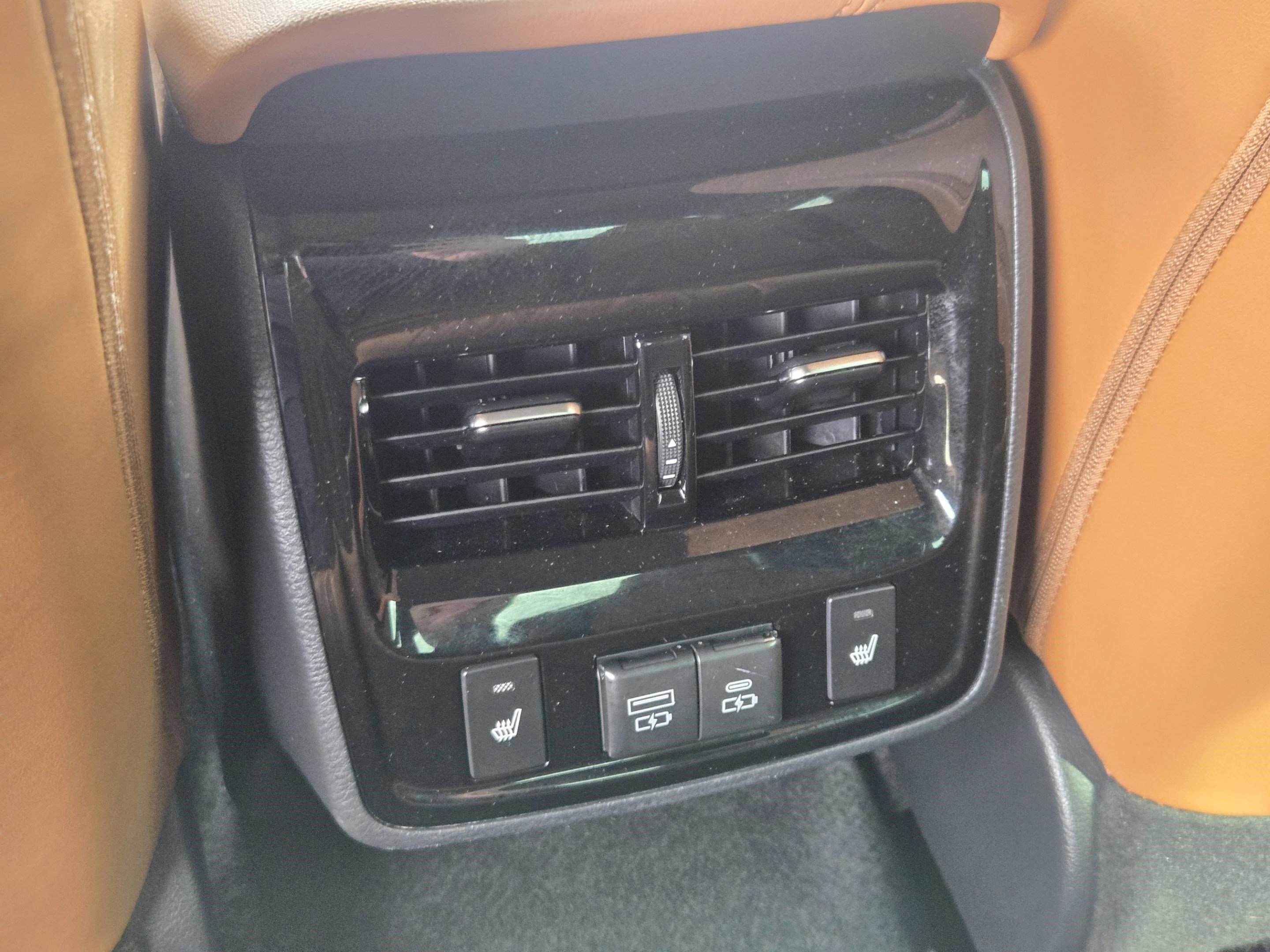 Used 2022 Toyota Avalon Limited image 24