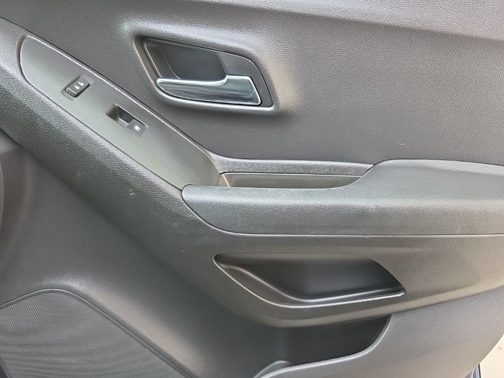 Used 2018 Chevrolet Trax LT AWD/4WD image 21