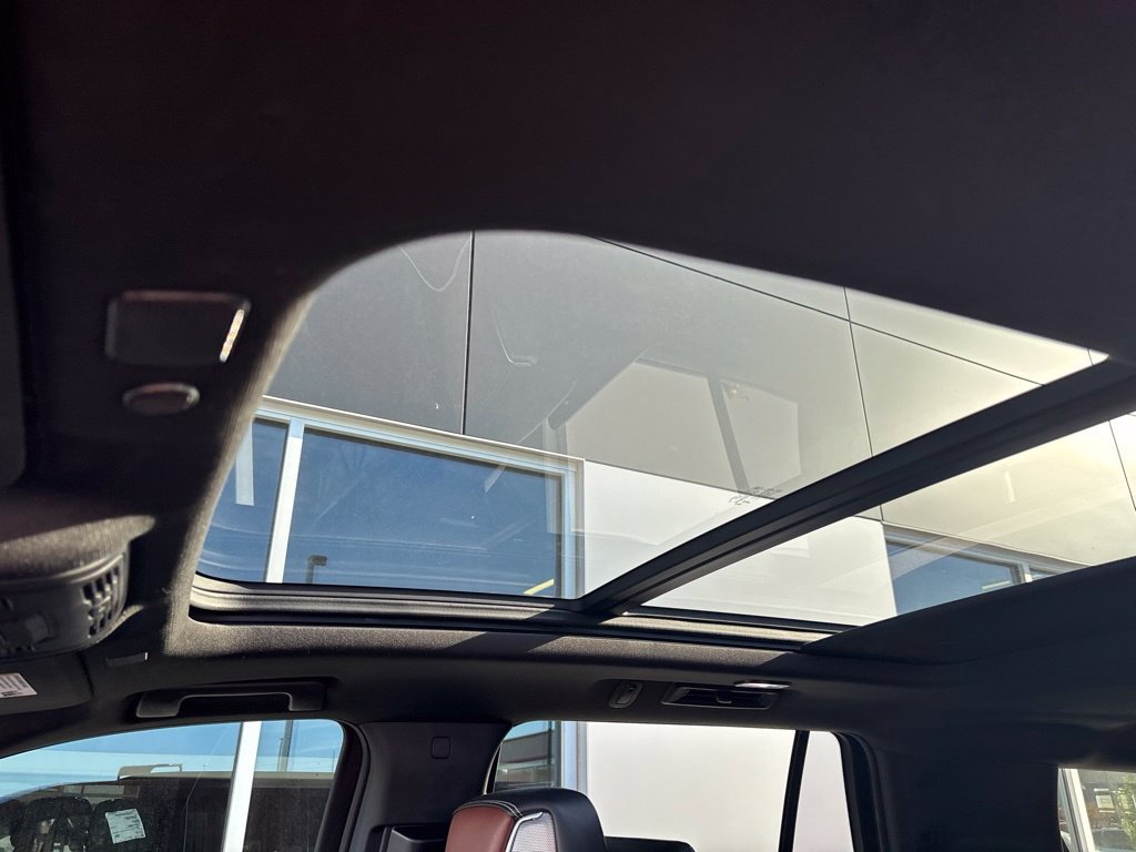 Used 2023 GMC Yukon Denali Ultimate w/ LPO, Floor Liner Package AWD/4WD image 6
