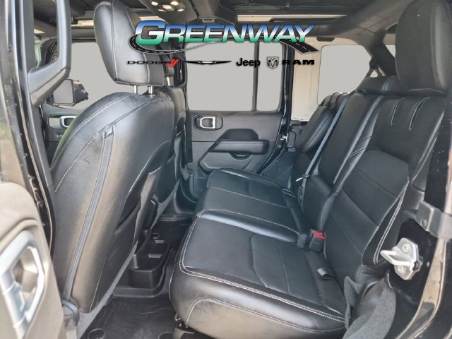 Used 2022 Jeep Wrangler Unlimited Sahara AWD/4WD image 15